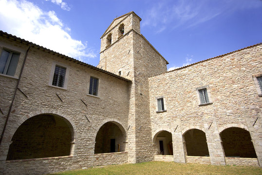 Visso; cortile del palazzo pretorio