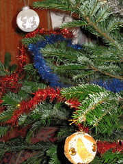 Sapin de Noël décoré.