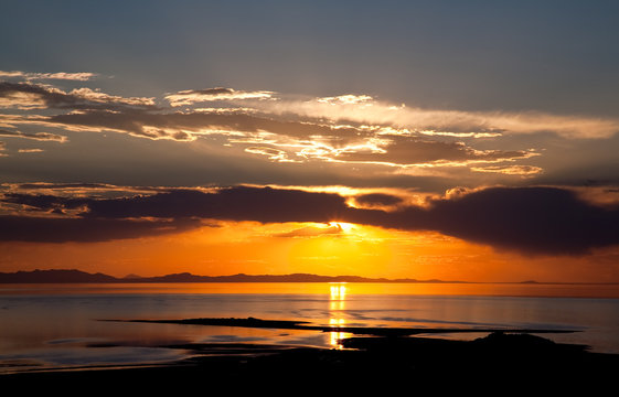 Fototapeta The colorful sunset at the Great Salt Lake