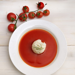 Tomatensuppe und Tomaten