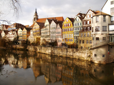 T&uuml;bingen - Neckarfront mit Spiegelung
