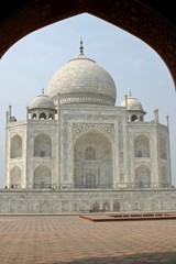 Fototapeta na wymiar Seitenansicht vom Taj Mahal