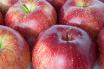 Fototapeta na wymiar Czerwone jabłka