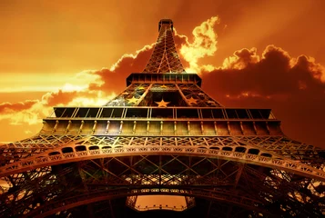 Fotobehang Eiffel tower on sunset © Freesurf