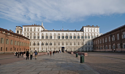 Obraz premium Palazzo Reale visto da Piazza Castello