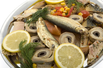 Fischplatte mit geräucherten Fischen