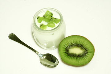 vasetto di yogurt al kiwi