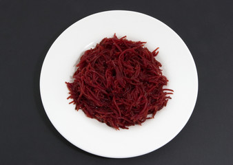 Plato de remolacha en tiras