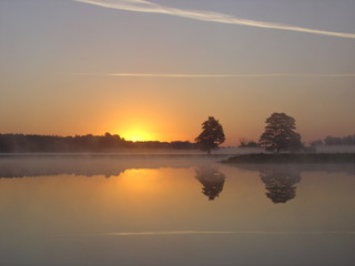 Obraz premium Sunrise and water