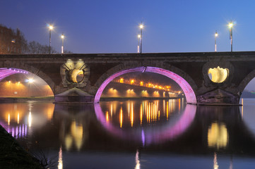 Le pont neuf illumin&eacute; &agrave; Toulouse