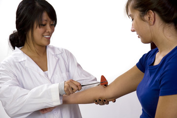 physical therapist tests reflexes