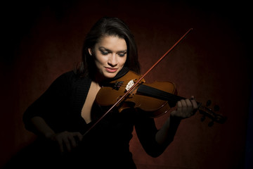 Fototapeta premium Hispanic woman playing violin