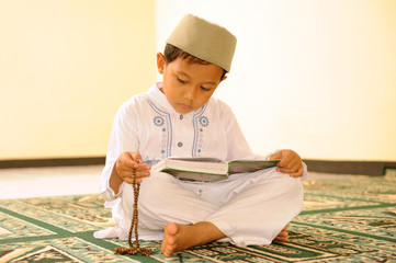 Islam, Child Reading Qur'an