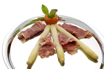 weisser Spargel mit Parmaschinken