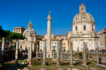 Fototapeta na wymiar Kolumna Trajana, Forum, w pobliżu Piazza Wenecja, Rzym, Włochy.