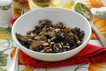 Funghi con pinoli - Contorni Emilia Romagna