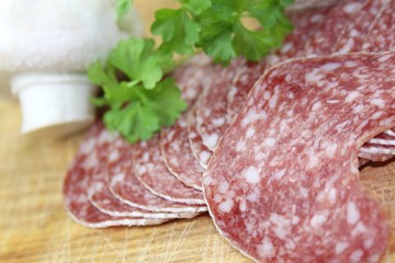 Salami Petersilie Champignons - Zutaten für Pizza