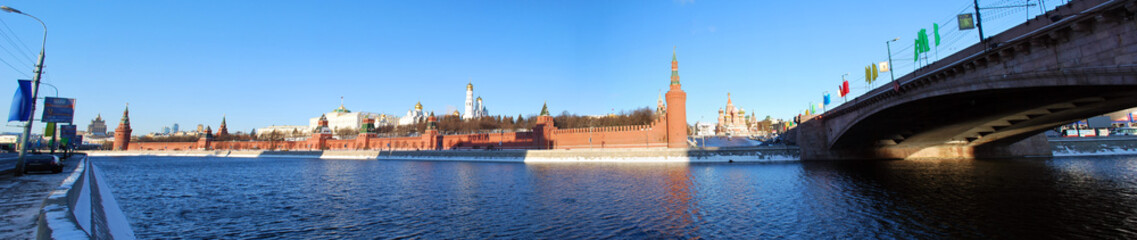 Obraz premium Le Kremlin depuis la Moskova