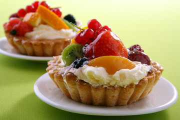 Cake with fresh fruits