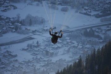 vol en parapente au dessus de Chamonix