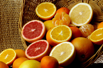 Fototapeta Pompelmi gialli rossi con arance e mandarini obraz