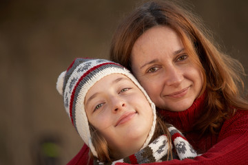 Obraz premium harmony between mom and daughter