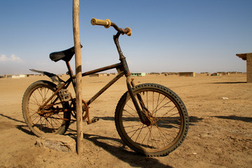 Fototapeta na wymiar Stary rower w Peru