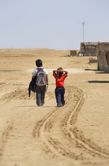 Schulkinder, Wüstendorf, Peru