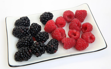 Blackberry and raspberry on a plate