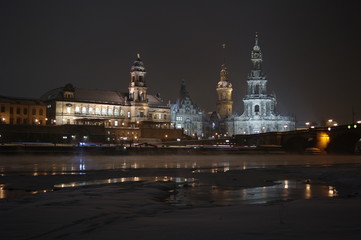 Terrassenufer Dresden im Winter