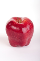 Obraz na płótnie Canvas Red Delicious Apple on white