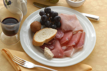 Affettati e frutta - Antipasti