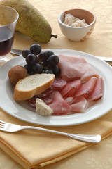 Affettati e frutta - Antipasti