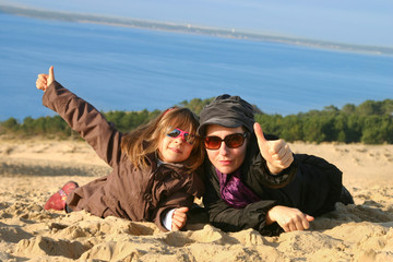 pouces levés sur la dune du Pilat