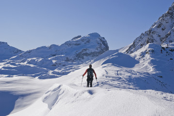 Fototapeta na wymiar Wycieczka narciarska w górach