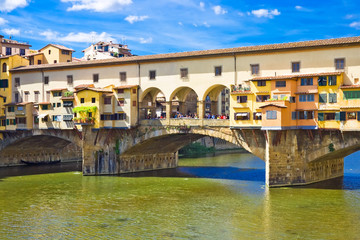 Fototapeta na wymiar Starożytny most Ponte Vecchio
