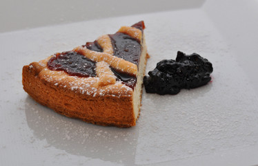 crostata con composta di mirtilli