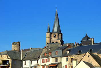 Fototapeta na wymiar Podpalany wieża z Saint-Come d'Olt