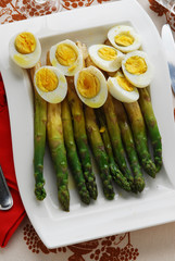 Asparagi verdi e uova sode - Contorni della Lombardia