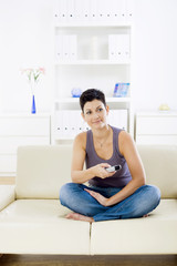 Obraz premium Woman watching TV