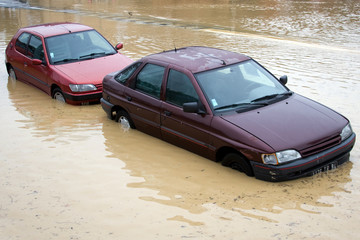 dégâts des inondations - voirures submergées
