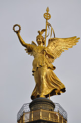 Obraz premium Statue auf der Siegessäule Berlin