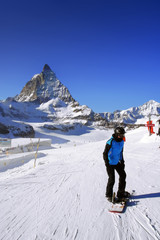 Fototapeta na wymiar Snowboarding in swiss Alps