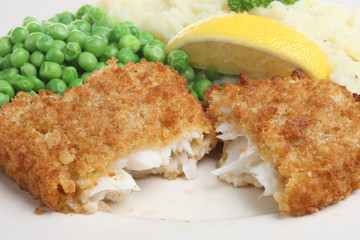 Breaded cod steak with mashed potato and peas