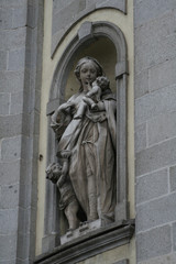 Fototapeta na wymiar Estatua Exterior San Miguel, Madrid