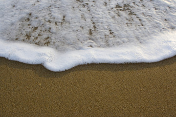 vague sur le sable