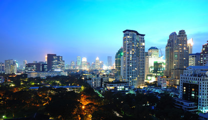 Fototapeta na wymiar Bangkok w nocy