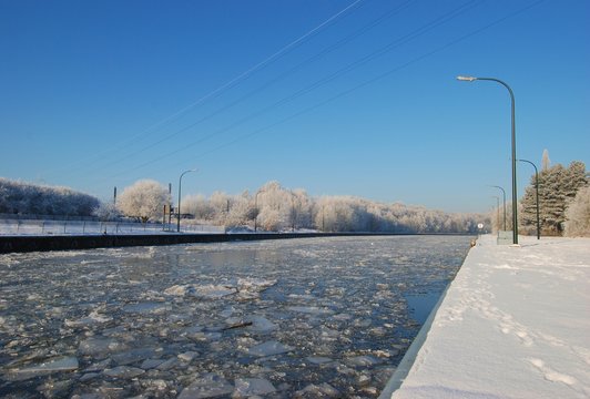 canal gelé