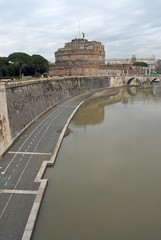 La pista ciclabile del Tevere e Castel Sant'Angelo