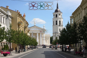 Vilnius Cathedral just at the end of main city's avenue - obrazy, fototapety, plakaty